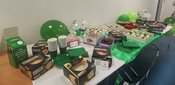 A equipe da SupplyPoint comemorando em conjunto